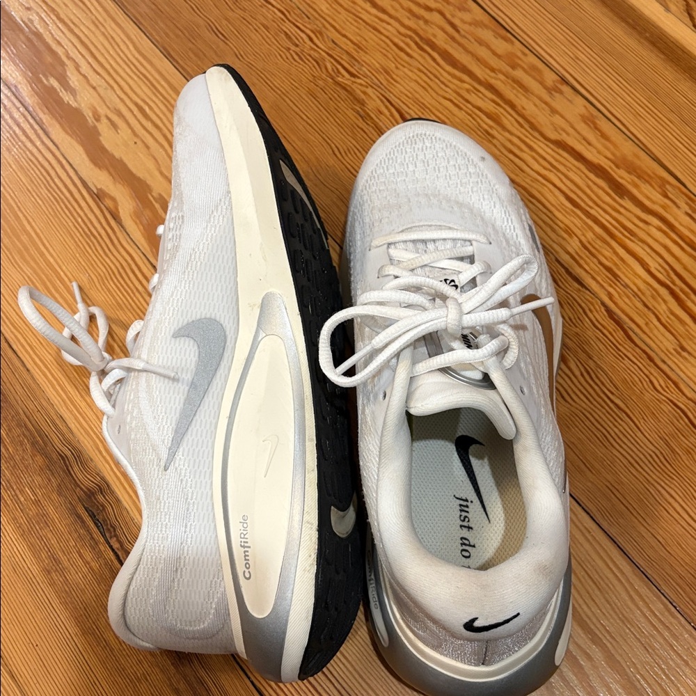 Nike Journey ComfiRide size 9.5 - Picture 5 of 7